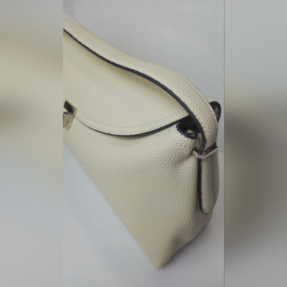 Elegant Cream Shoulder Bag (NWOT) - Picture 13 of 17
